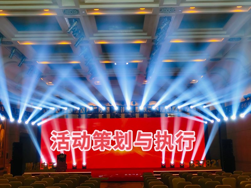 在众多的广告设计公司中，如何选择一家既专业又创新的伙伴？今天，我们来探讨一下如何通过几个关键因素筛选出合适的广告设计公司。